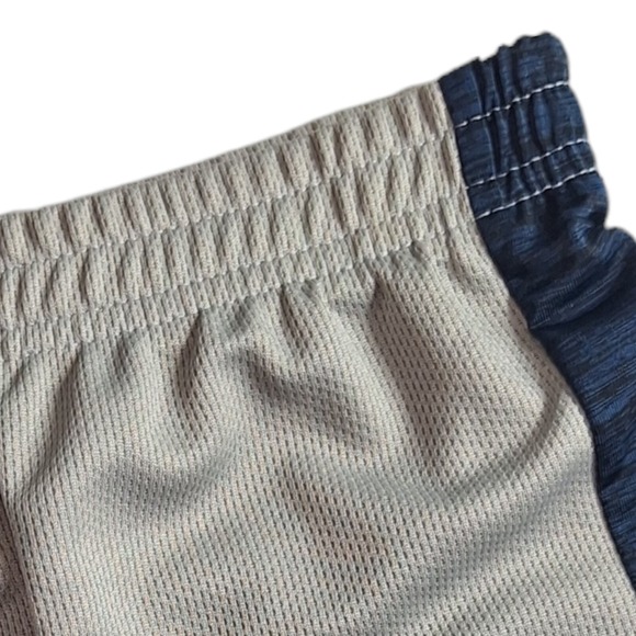 Marvel Spider-Man 2 Piece Set: T-shirt Blue Shorts Size 6T New - Picture 12 of 15